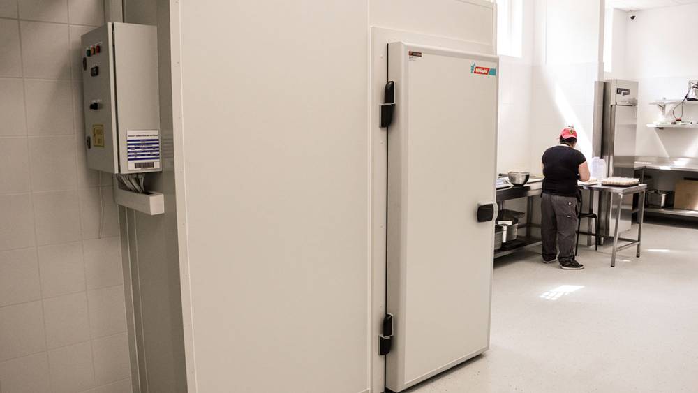 Hűtőkamra karbantartása ipari konyhai környezetben