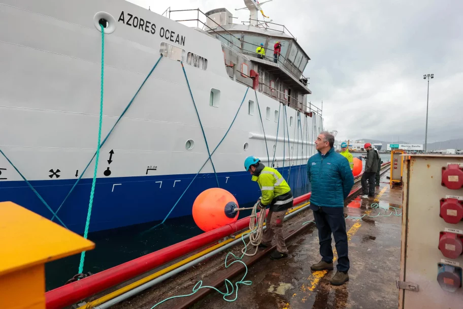 Azores Ocean kutatóhajó, melynek fedélzetére egy kutatólabort telepítettünk egy hajózási konténerbe