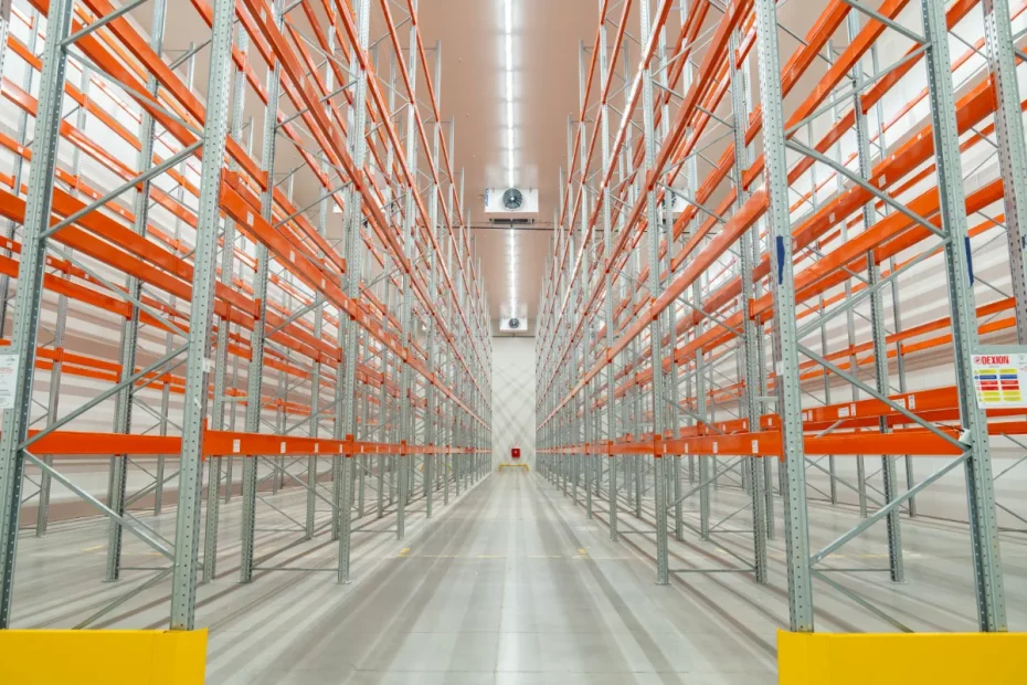 11 méter magas magasraktári hűtőkamra – Hűtőépítő