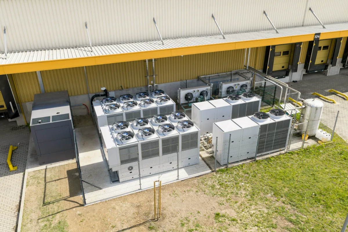 2 darab 227 kW teljesítményű, redundáns hűtési rendszer hűtőkamra számára - Hűtőépítő