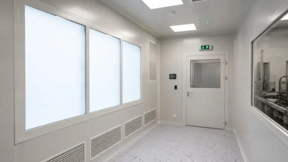 ISO8 tisztatér kialakítás az ELI-ALPS Lézeres Kutatóintézet részére - Hűtőépítő